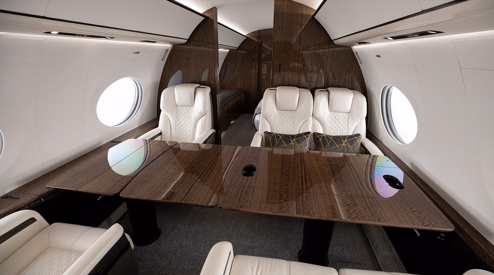 Gulfstream G700 cabin with full master suite configuration